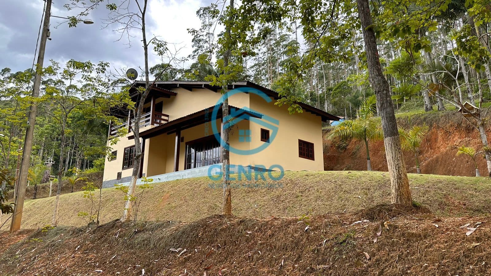 Lindo Sítio de Alto Padrão com Piscina e Terreno de 310.000m² ( 31 HECTARES ) à venda em São João Batista/SC