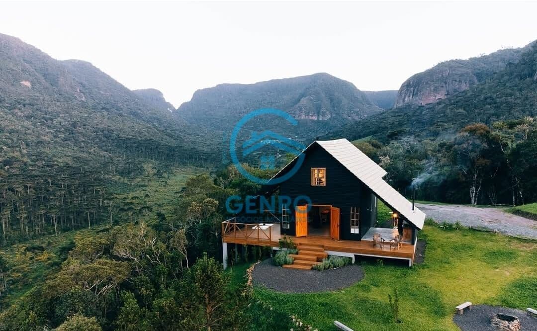Chalé com uma Vista Deslumbrante para as Montanhas com Terreno de 50.600m² (5.6 Hectares) à venda em Urubici/SC