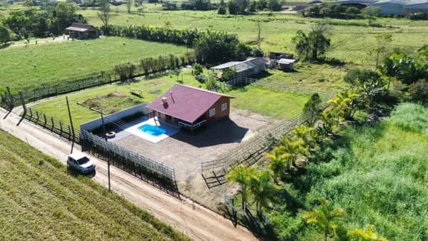 Chácara em Meio a Natureza com Piscina e Terreno de 900m² à venda em Canelinha/SC