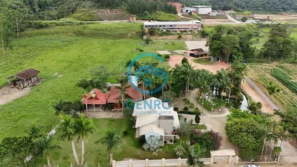 Sitio em Meio a Natureza com Piscina e Terreno de 16.000m² ( 1.6 HECTARES ) à venda em Canelinha/SC