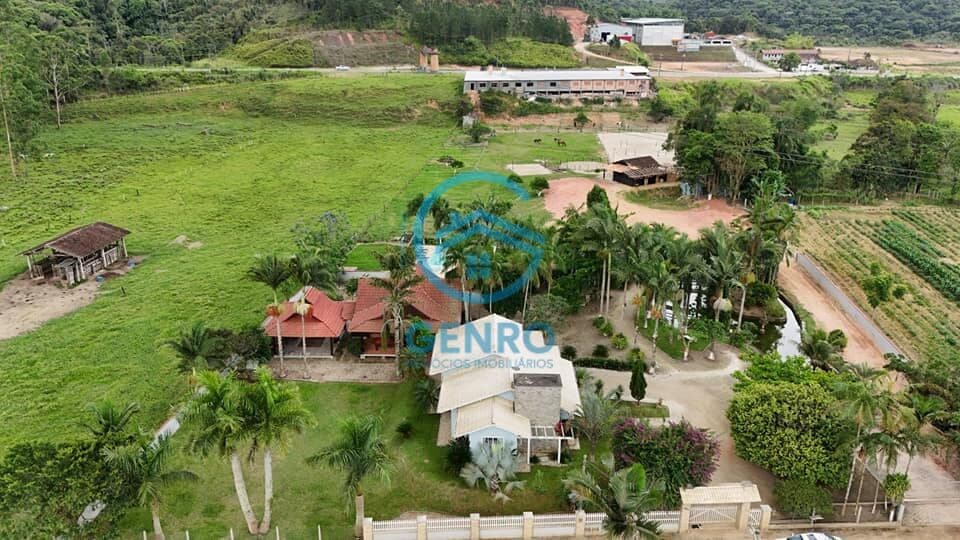 Sitio em Meio a Natureza com Piscina e Terreno de 16.000m² ( 1.6 HECTARES ) à venda em Canelinha/SC