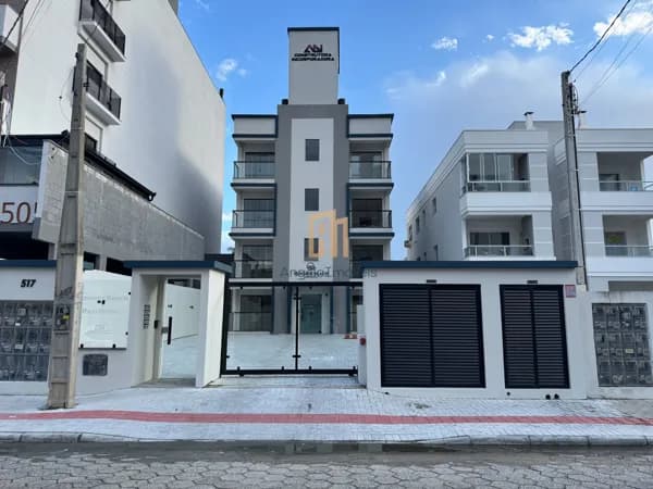 Apartamento térreo com área externa em Gravatá, Navegantes/SC