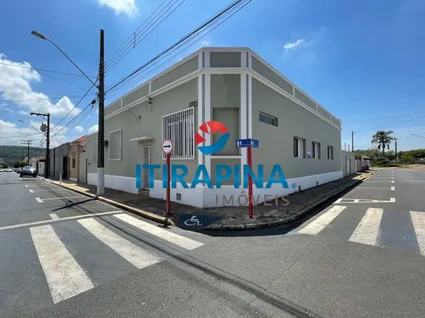 Casa à VENDA no Centro, Itirapina/SP