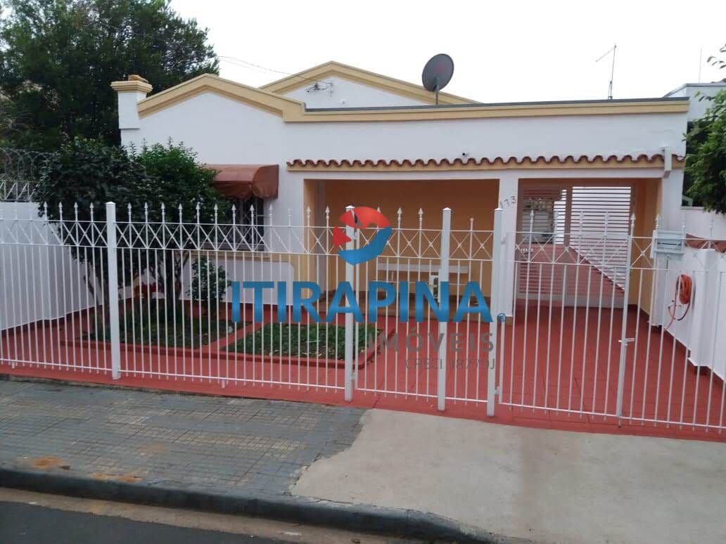 Casa à venda no centro em itirapina sP
