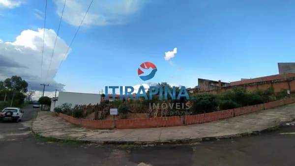 Terreno de esquina em Itirapina-SP.
