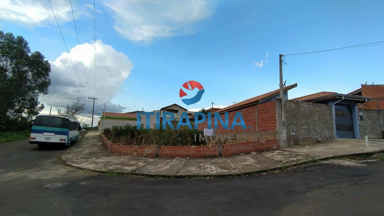 Terreno de esquina em Itirapina-SP.