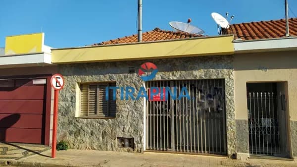 Casa no centro em Itirapina/SP