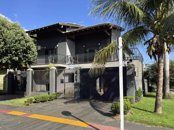 Sobrado em Dourados - Jardim Paulista