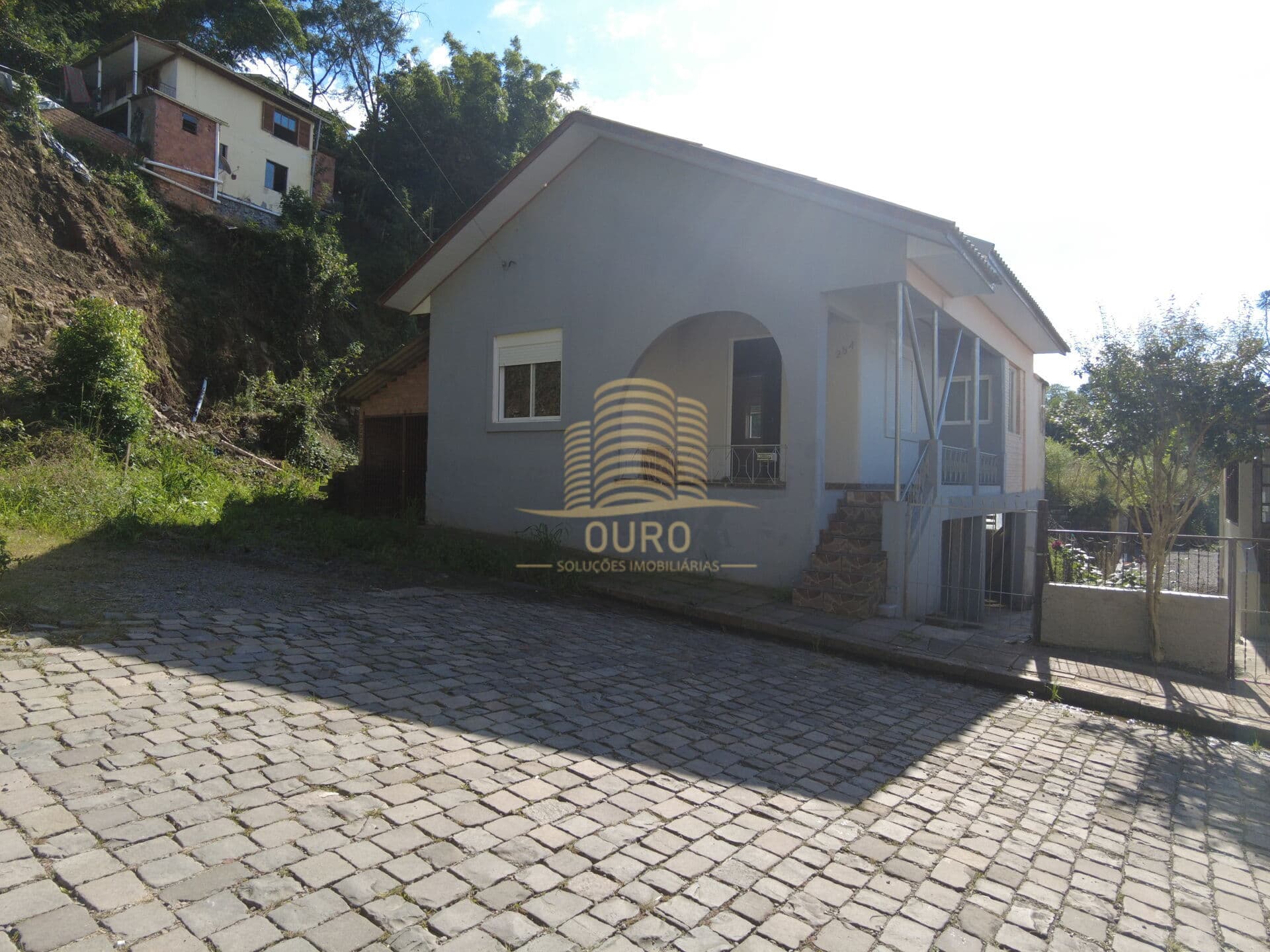 Casa 2 pisos próxima ao centro