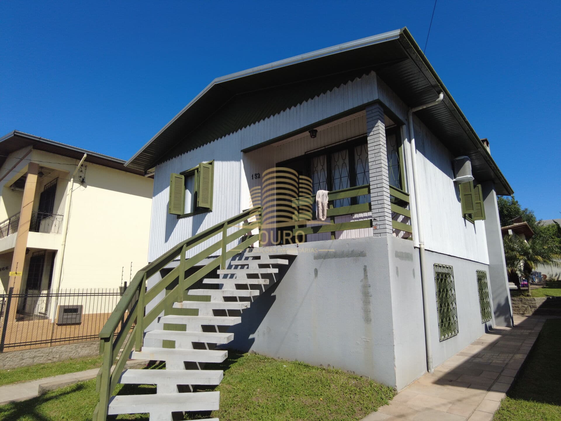 Casa com piscina e quiosque