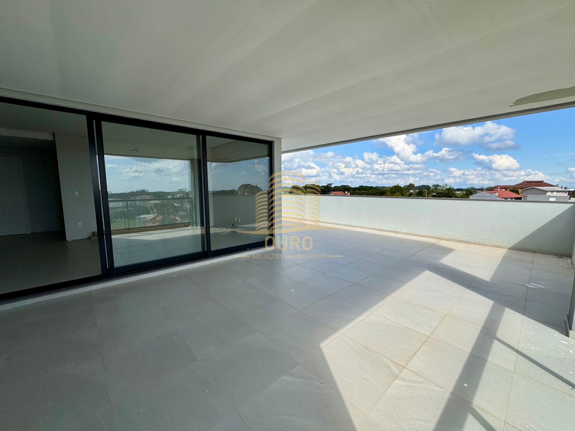 COBERTURA ALTO PADRÃO EM VILA FLORES