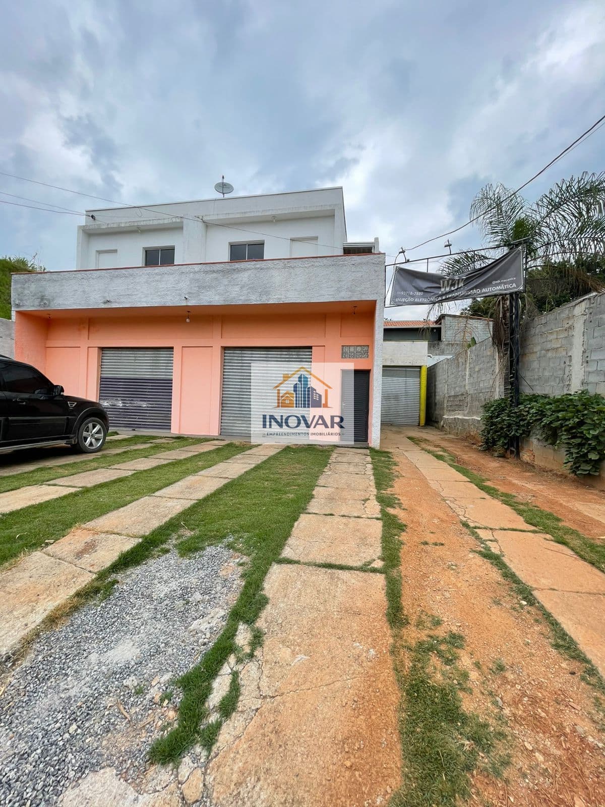 Casa + Salão Comercial à Venda