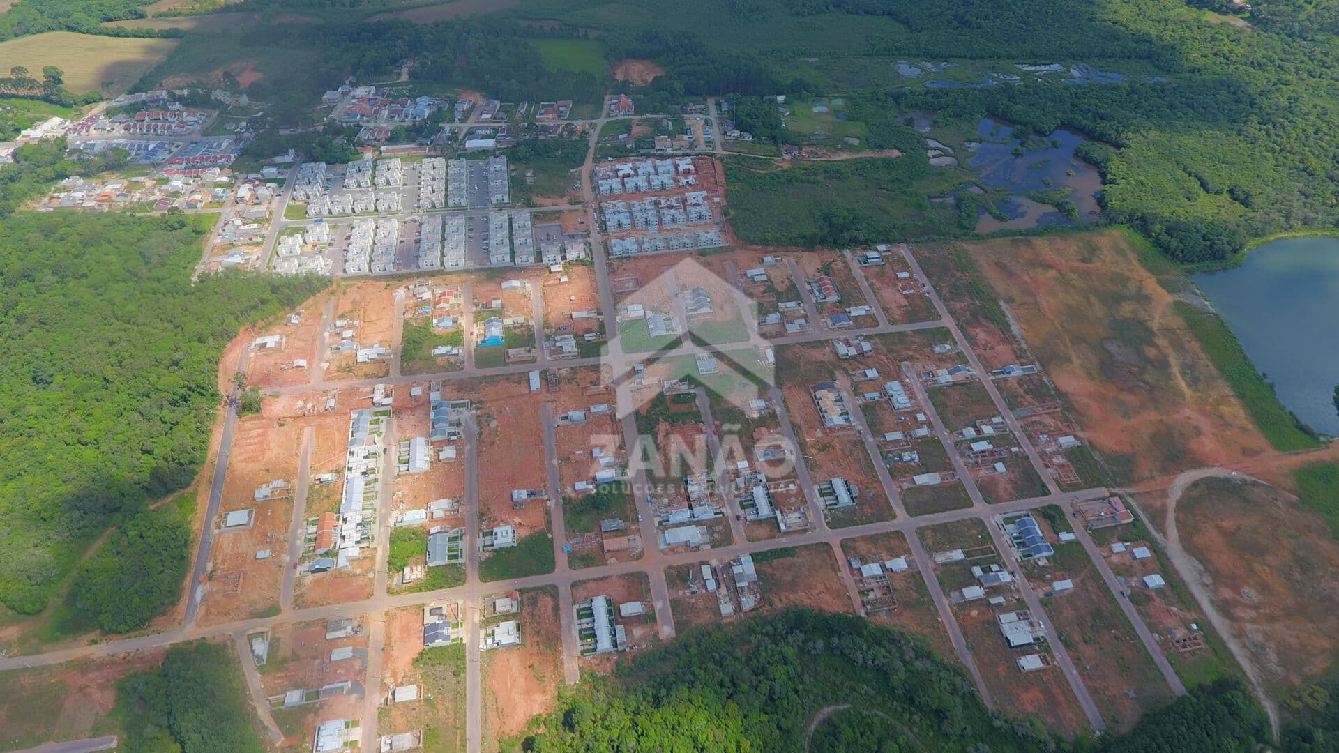 Lote/Terreno em Fazenda Rio Grande - Estados