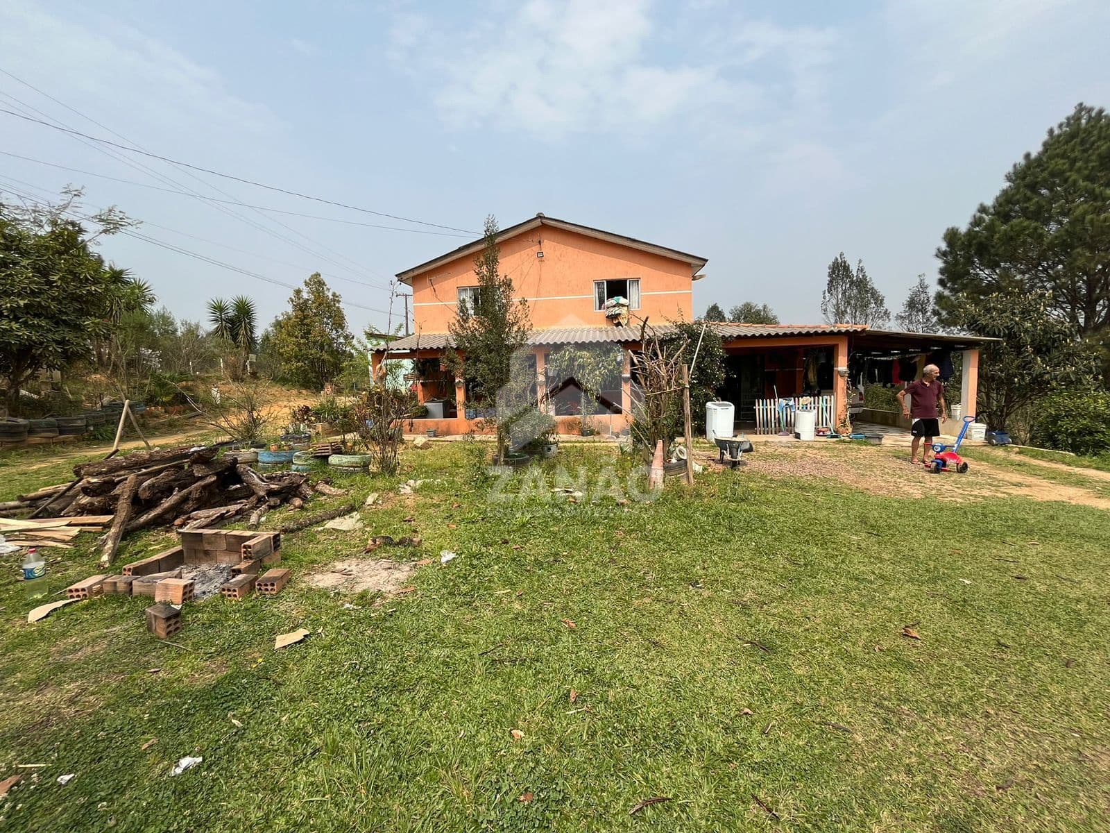 Fazenda/Sítios/Chácaras em Fazenda Rio Grande - Centro