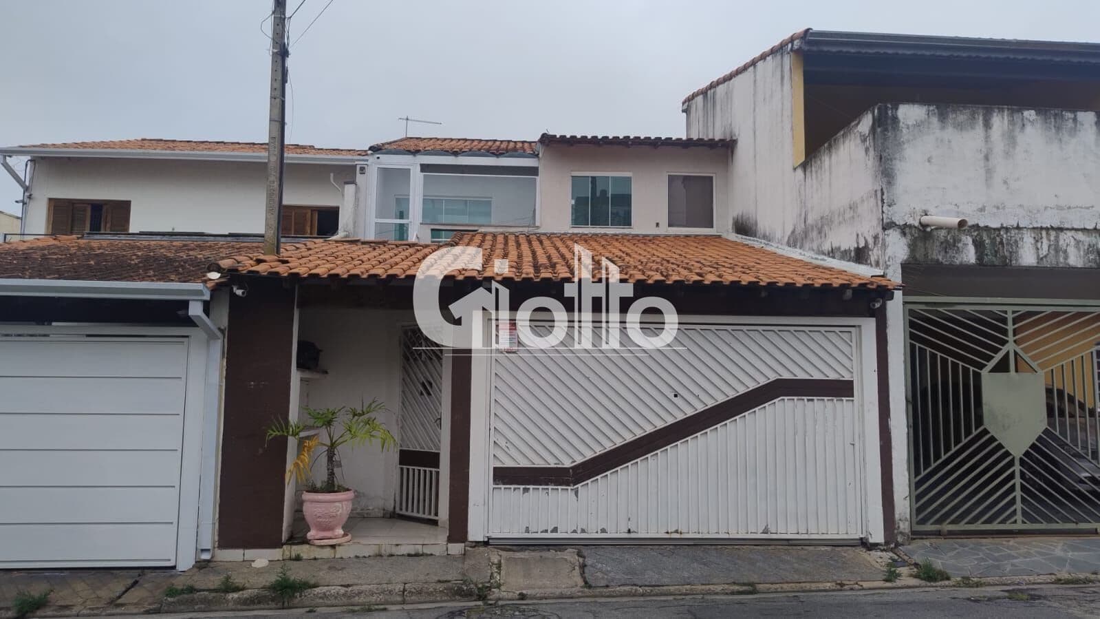 Casa à venda na Vila Suissa, Mogi das Cruzes/SP 4 dormitórios 144m²