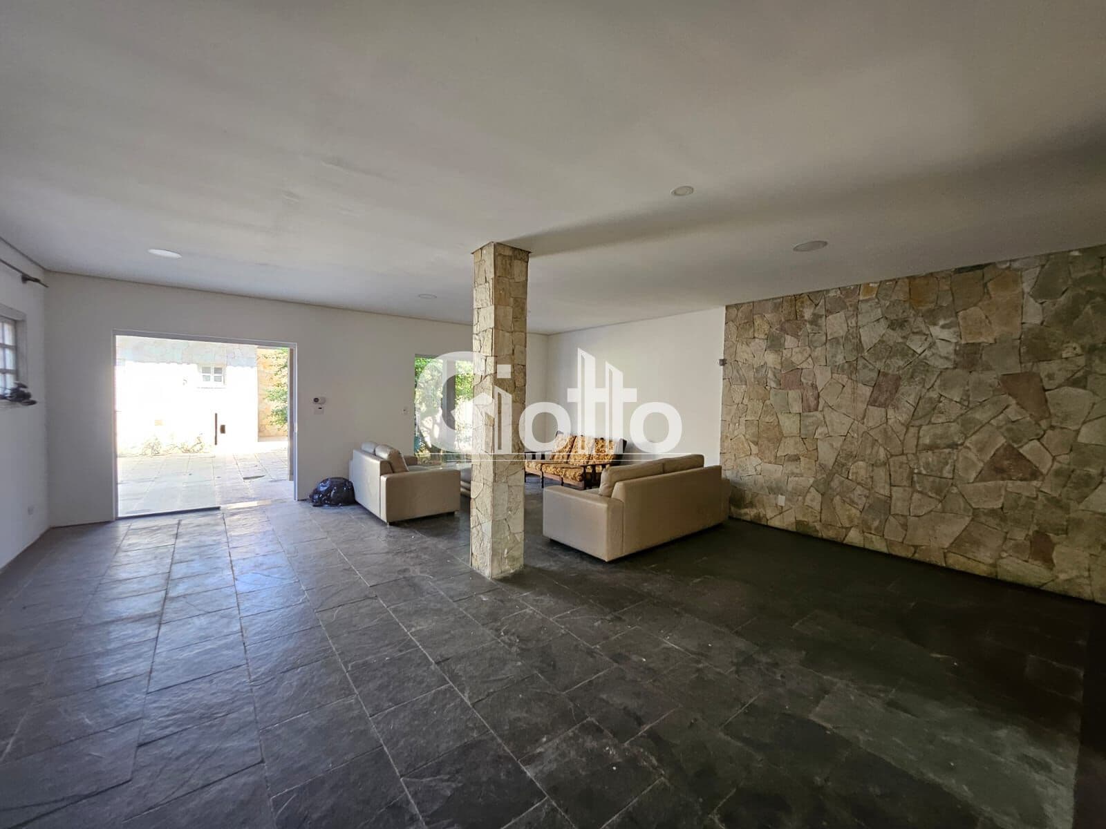 Casa na praia de Indaiá à Venda / Locação, Bertioga/SP - 3 quartos perto da praia