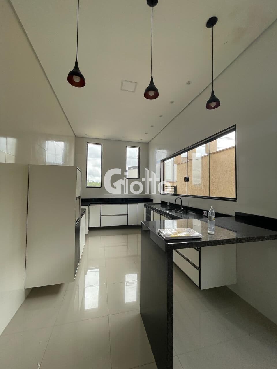 Casa térrea à venda em Cesar de Souza/Mogi das Cruzes - 3 Suítes