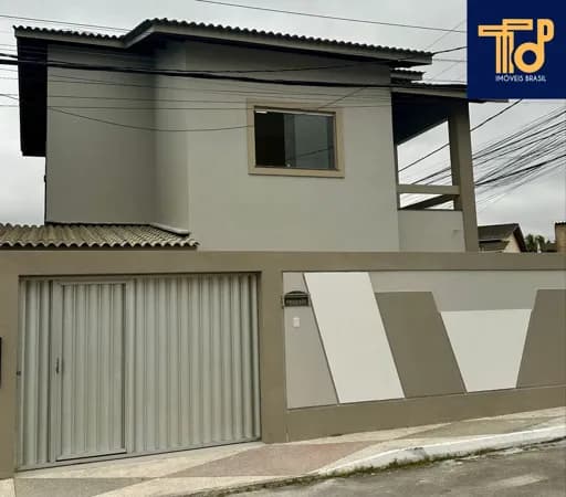 Casa Duplex em Lauro de Freitas | Nascente | 4/4, Sendo 3 Suítes | Com Varanda | 130m² de área construída | 2 Vagas de Garagem | Cozinha com Cooktop | Recém Reformado com Porcelanato, Piso Vinílico e Revestimento!