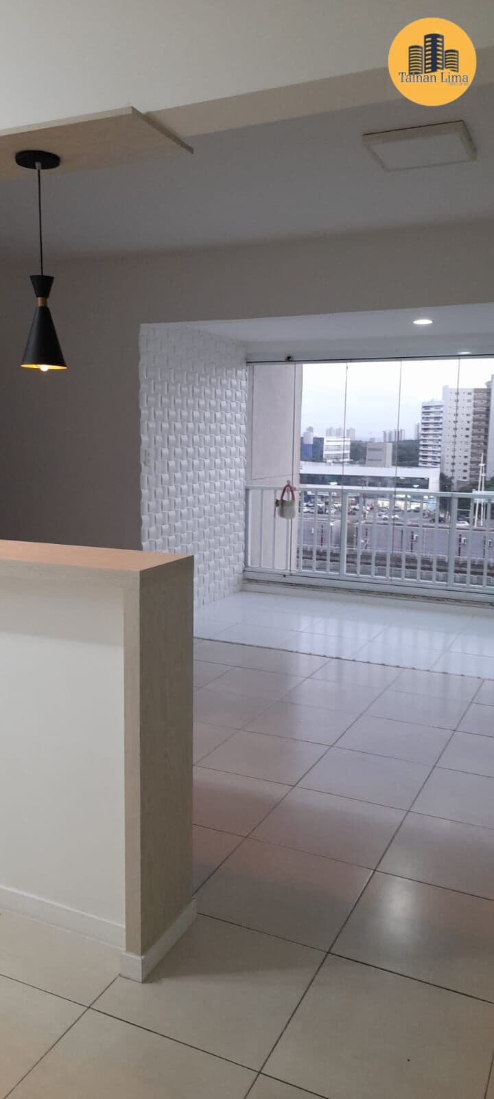Apartamento na Paralela, com 3 dormitorios, prédio com infraestrutura completa, reformado