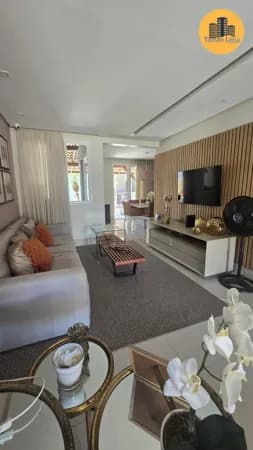 Casa Alto Padrão em Jaguaribe, proximo a praia, toda reformada, com 4/4 sendo 2 suites, com piscina privativa