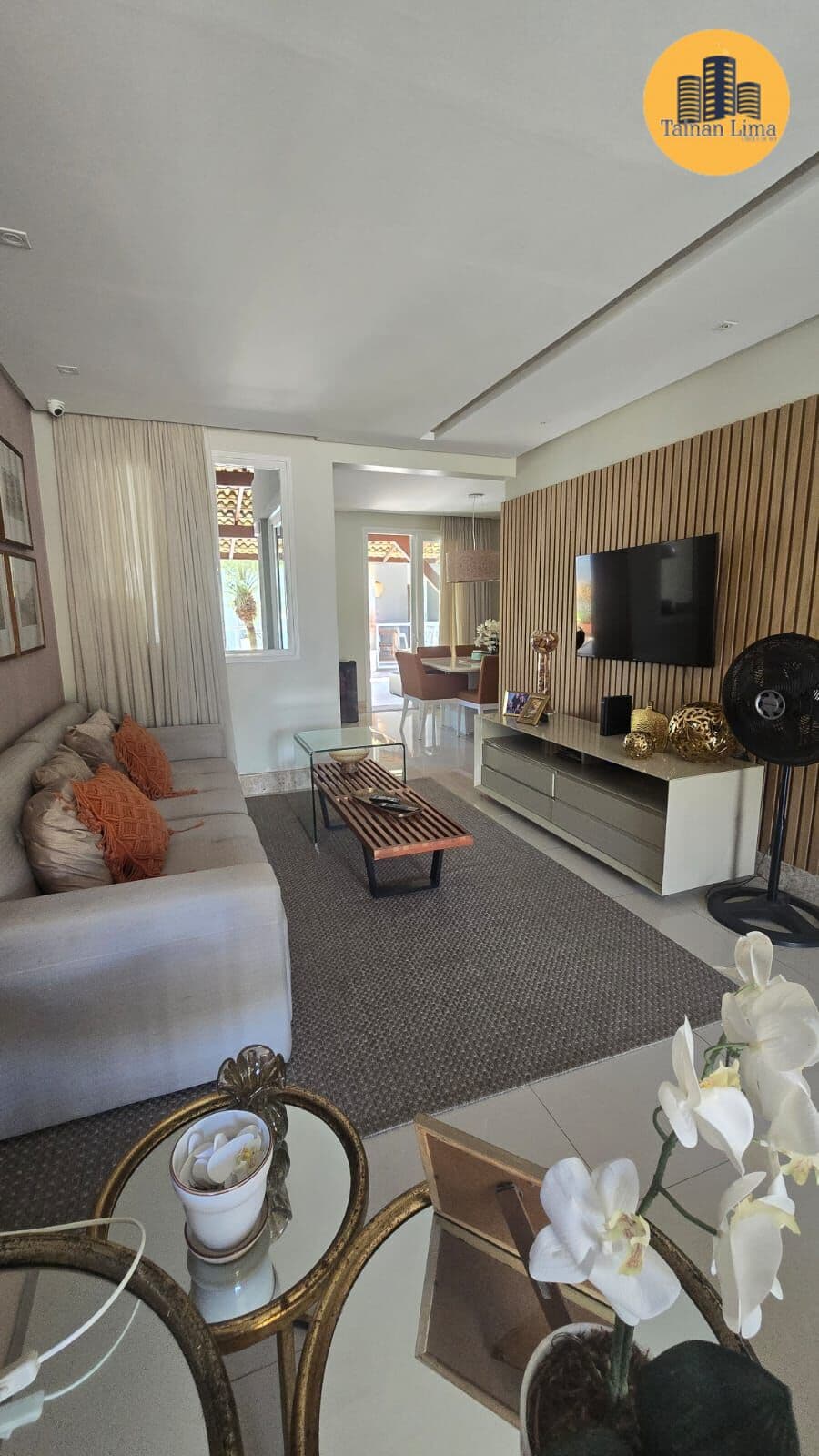 Casa Alto Padrão em Jaguaribe, proximo a praia, toda reformada, com 4/4 sendo 2 suites, com piscina privativa