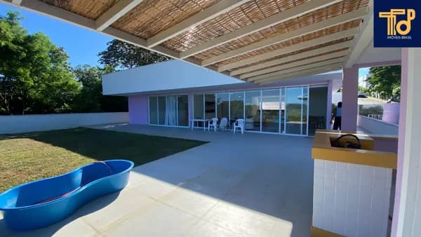 Casa em Condomínio em Guarajuba | Na Beira da Lagoa | 3 Suítes | 3 Vagas de Garagem | Com Placa Solar | 493m2 de Área Construída | Proximidade às Melhores Praias da Região!