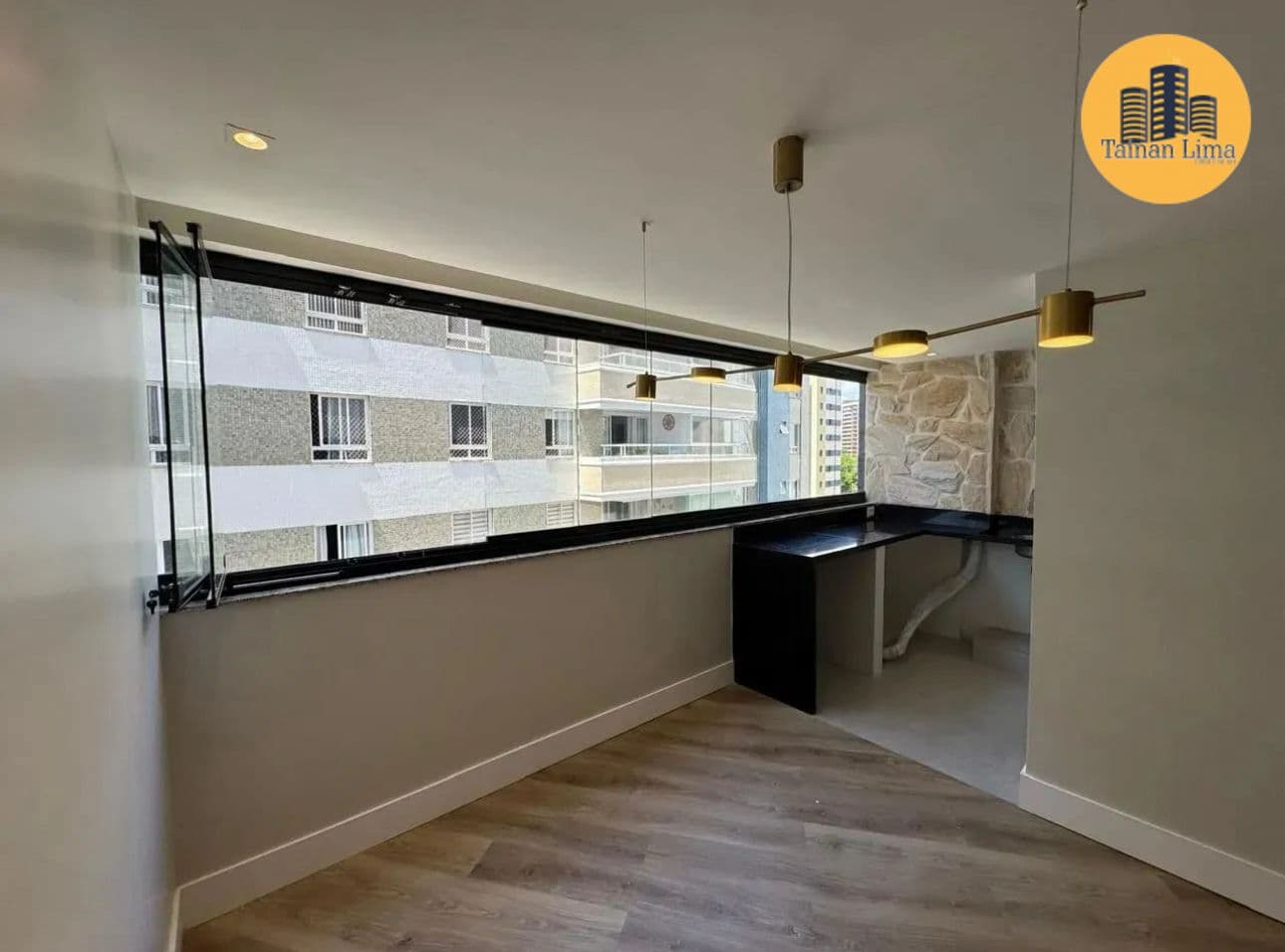 Apartamento Padrão em Alphaville 1, com 2 suites, reformado, no AlphaClass, confira!