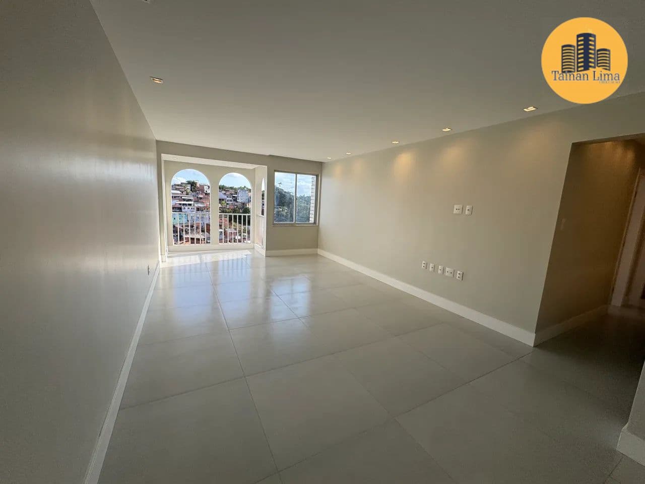 Apartamento na Ondina, bem localizado, frente para a garibalde, com 3 dormitorios