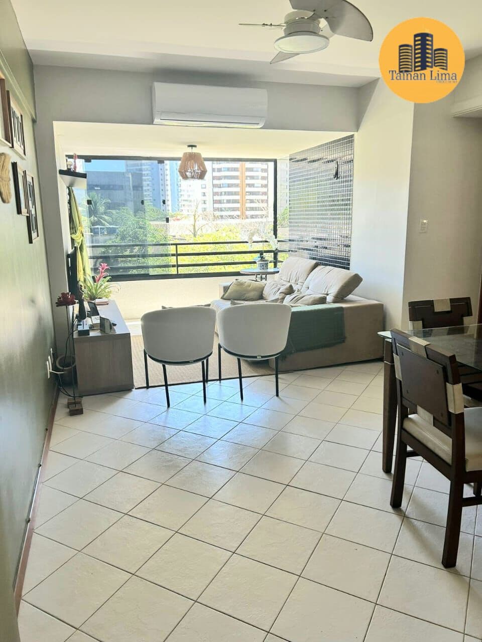 Apartamento Alto PadrãO no Pituba Ville, são 2/4 sendo 1 suite, com 68m², reformado, com 1 vaga