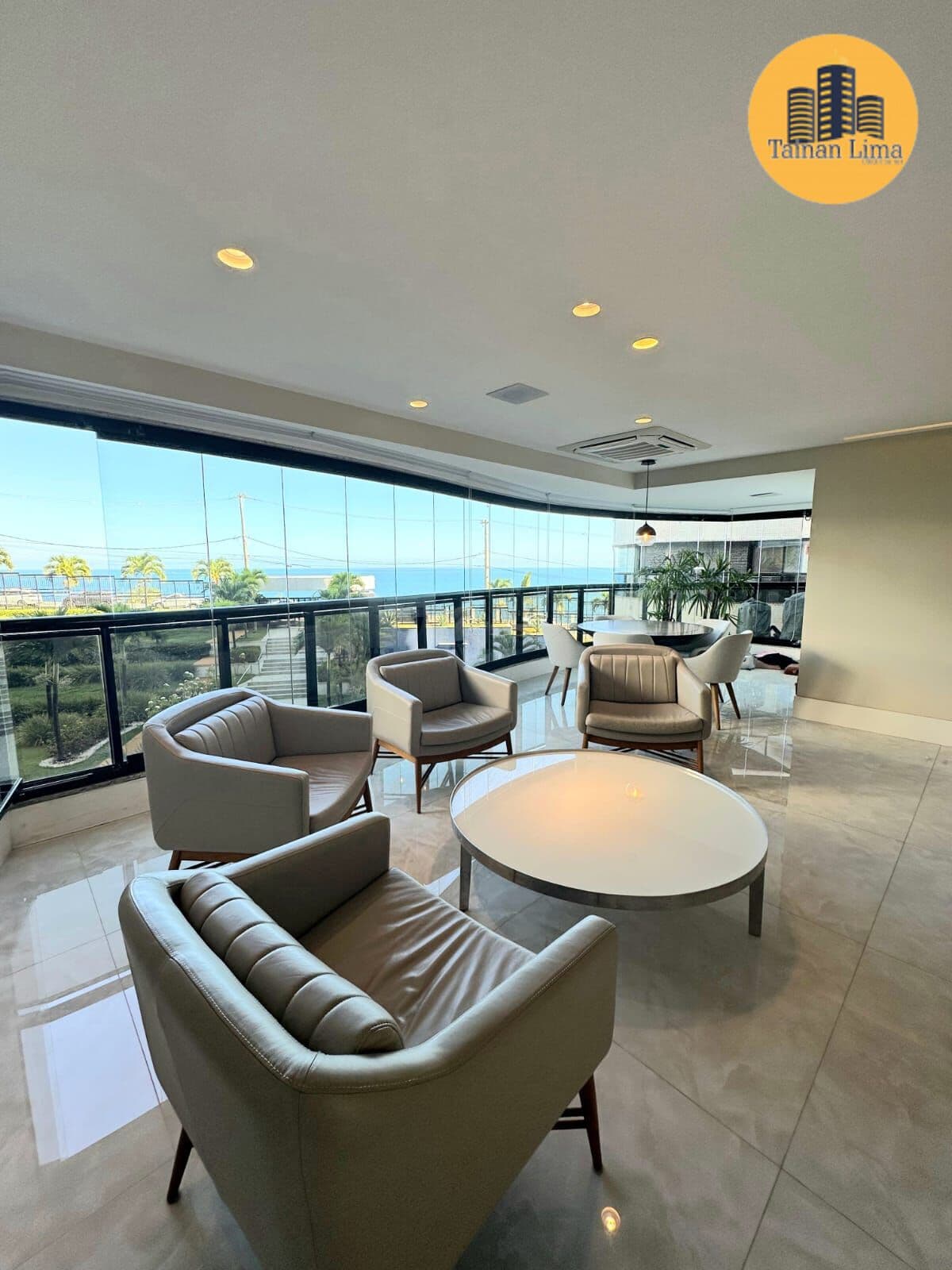 Apartamento no Morro Ipiranga, finamente decorado, com 4 suites, 5 vagas.