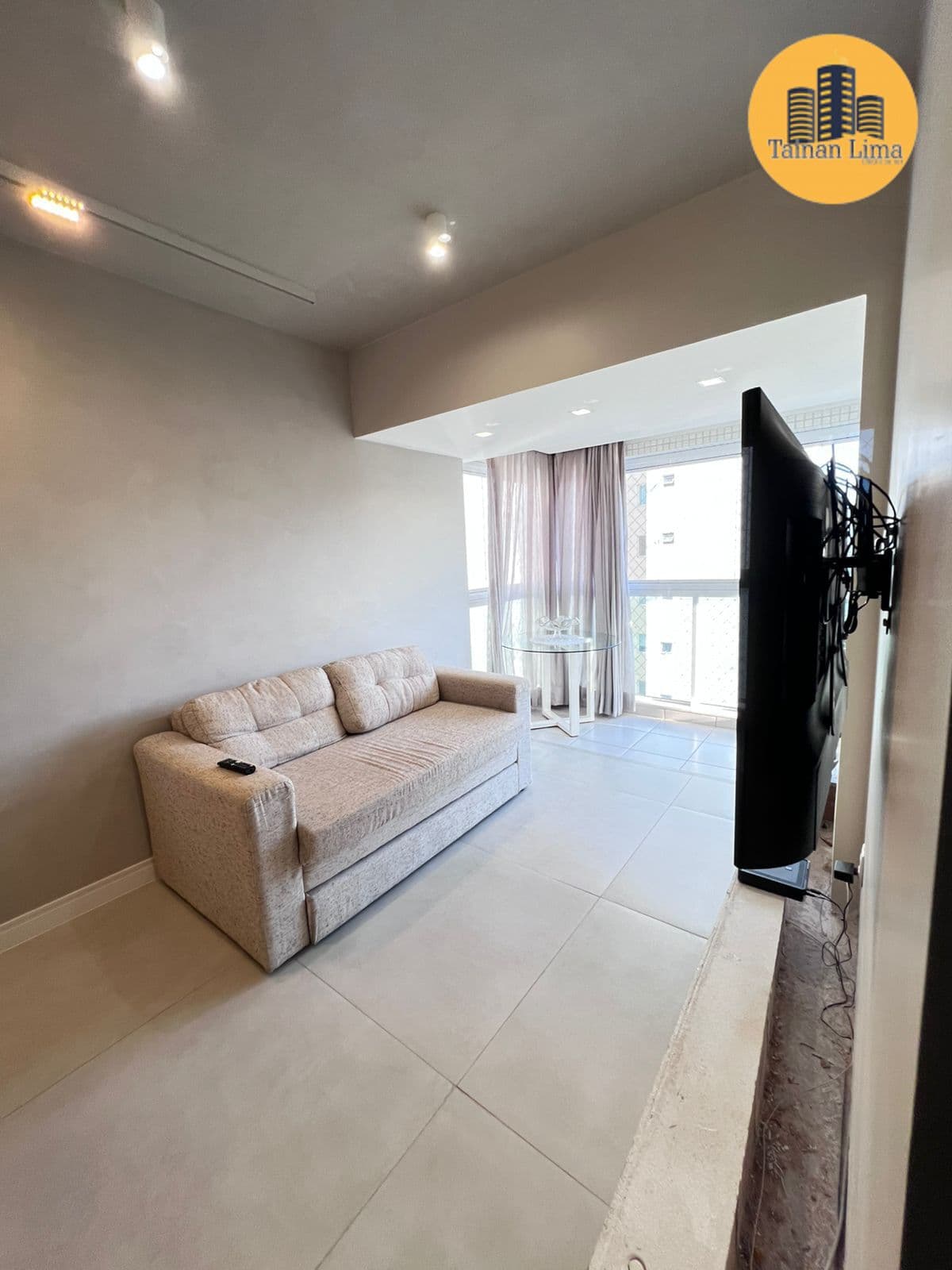 Apartamento em Alphaville, finamente decorado, são 2 dormitorios com Closet, reversivel para 3/4
