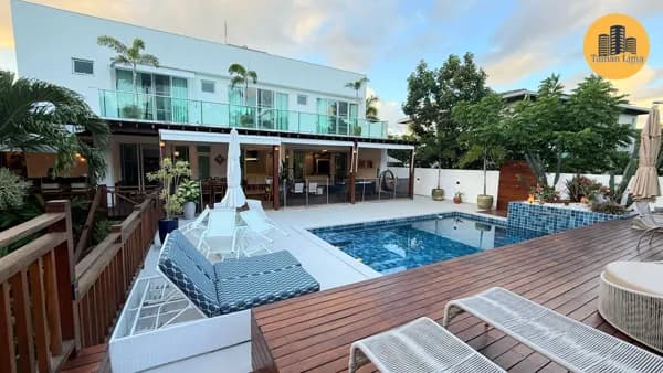 Casa Alto Padrão em Busca Vida, toda reformada, com 4 suites, sendo a master com 2 banheiros e Closet, com 832m² e piscina