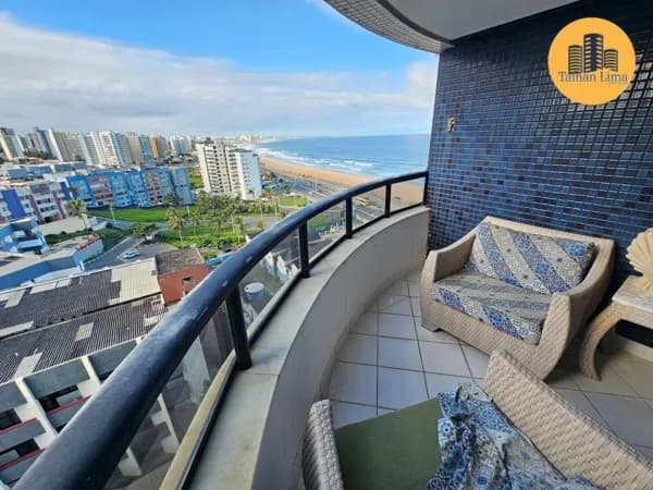 Apartamento Cobertura na Orla, frente Mar, em Jardim Armação, com 2 suites, reformado, com piscina privativa.