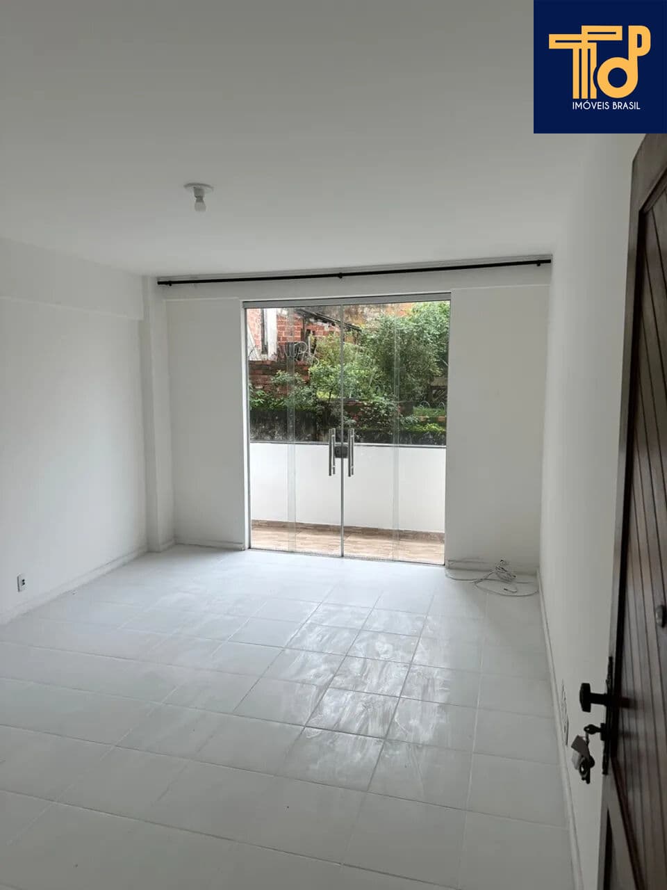 Apartamento em Brotas | 3/4, Sendo 1 Suíte | Com 140m² | Dependência Completa | Com varanda | Boa vizinhança e fácil acesso a transporte público, mercados, escolas e tudo o que você precisa no dia a dia!