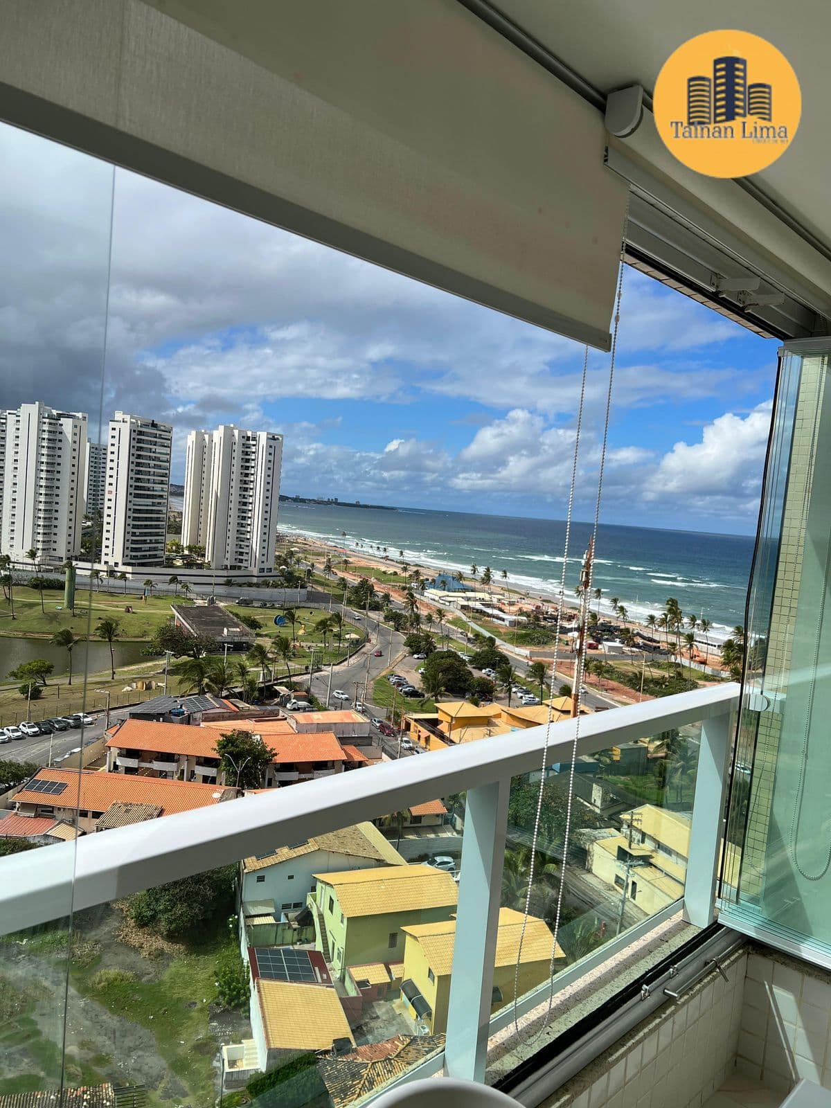 Apartamento Padrão na orla de Pituaçu, proximo ao Parque, vista mar, 2 dormitórios, com 1 vaga privativa, pode financiar
