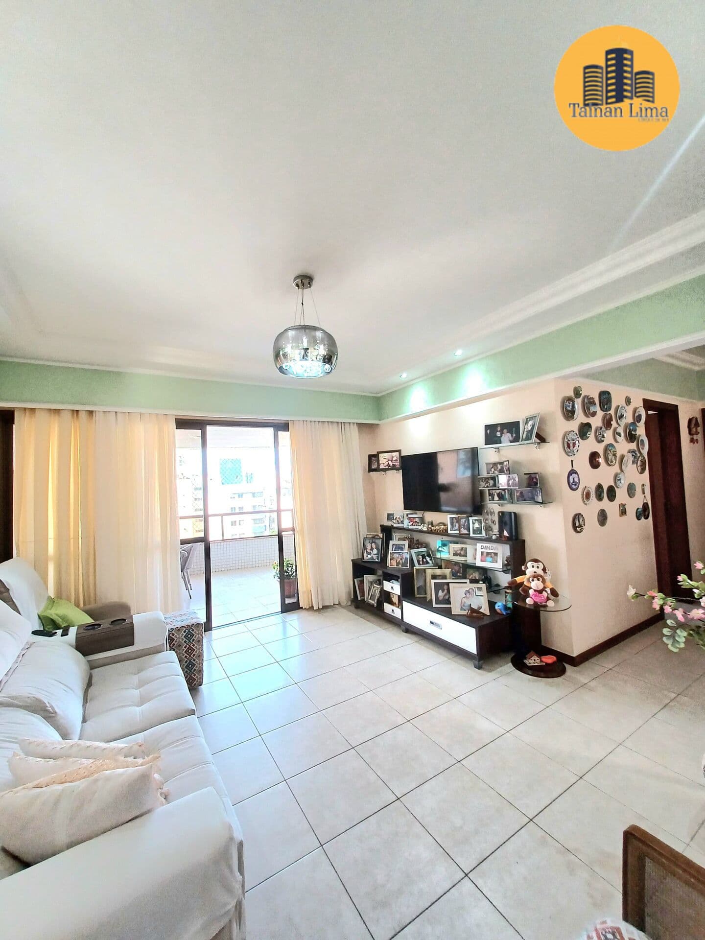 Apartamento Alto Padrão no Pituba Ville, são 3/4 sendo 1 suite, com Closet, possui 150m²,