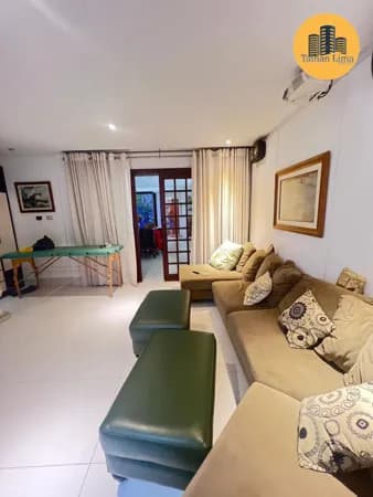 Casa dentro de condominio, com 5 suites, piscina, toda reformada. com 450m² de área construida
