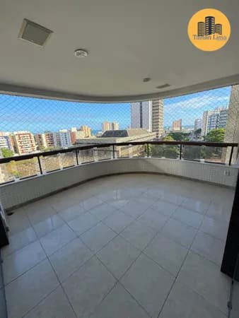 Apartamento no Pituba Ville, com 4 quartos, sendo 3 suites, bem amplo, ventilado, com móveis planejados