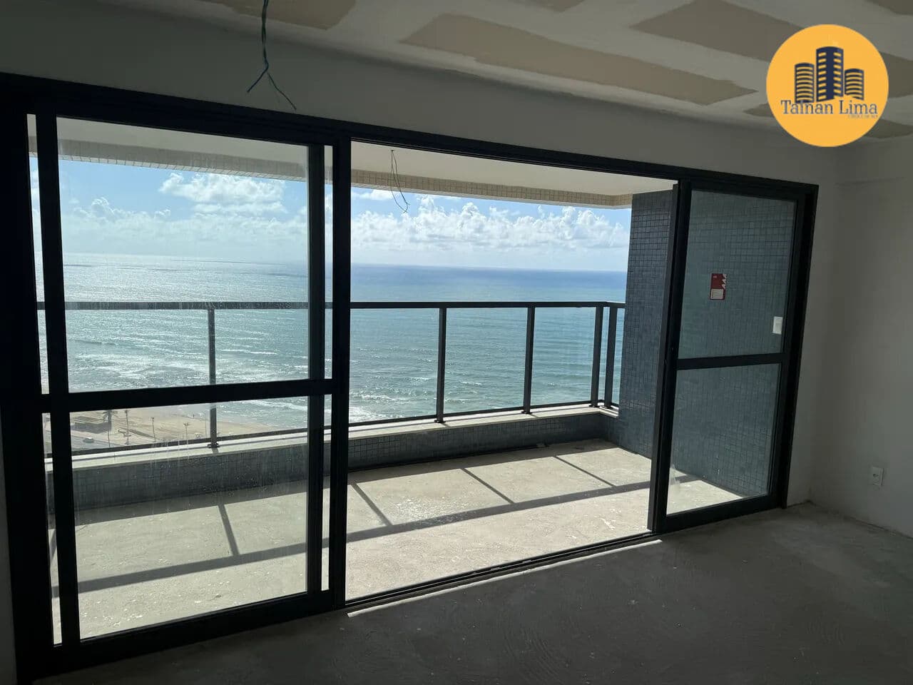 Apartamento Frente MAr em Jaguaribe, com 3 suites, prédio novo, Vista fantástica,