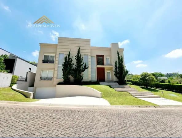 CASA EM FRENTE AO CLUBE