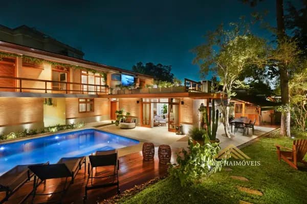 Casa reformada com vista permanente para a mata
