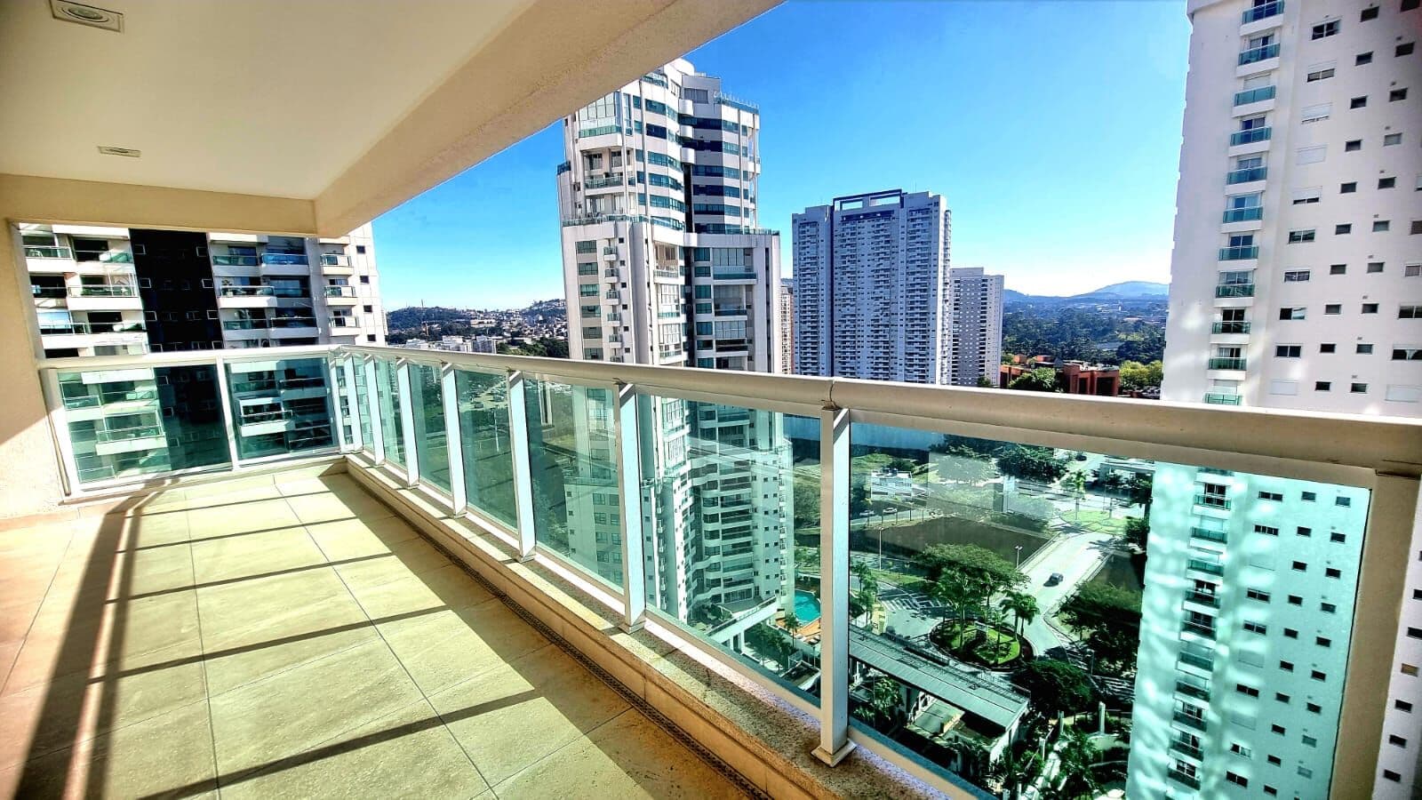 Apto andar alto com vista