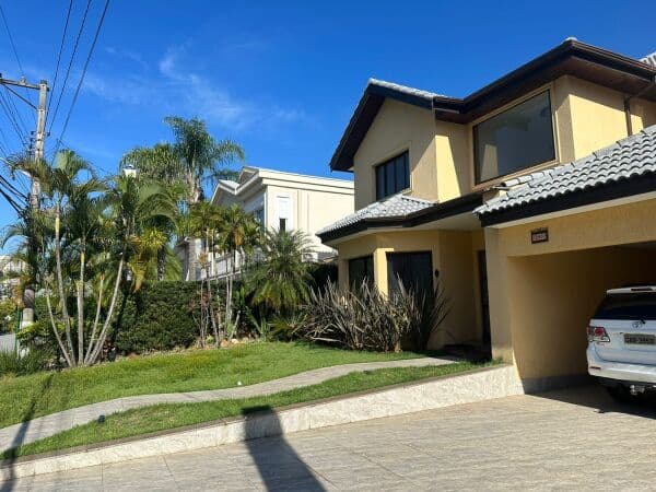 Casa em Alphaville Alto padrão MOBILIADA