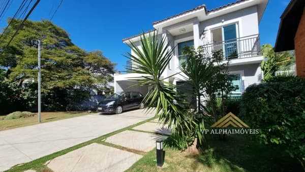 Casa reformada com vista permanente para a mata