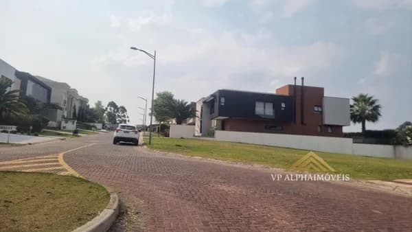 Terreno em declive com vista