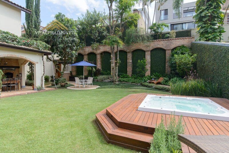 Casa com terreno grande