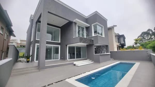 Linda casa no Tamboré 11