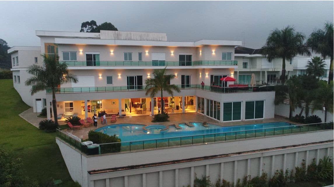 CASA MARAVILHOSA MOBILIADA ALTO PADRÃO