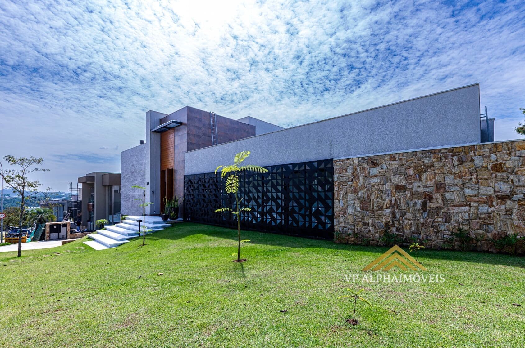 CASA ESPETACULAR DE ESQUINA