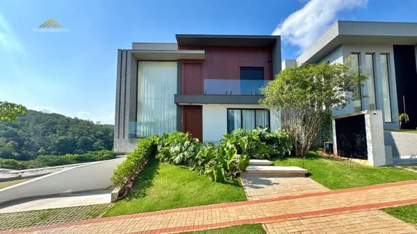 mobiliada, decorada e com vista para a mata!